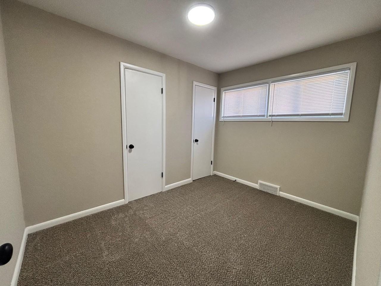 1146 N Georgie Ave - Photo 5 of 13