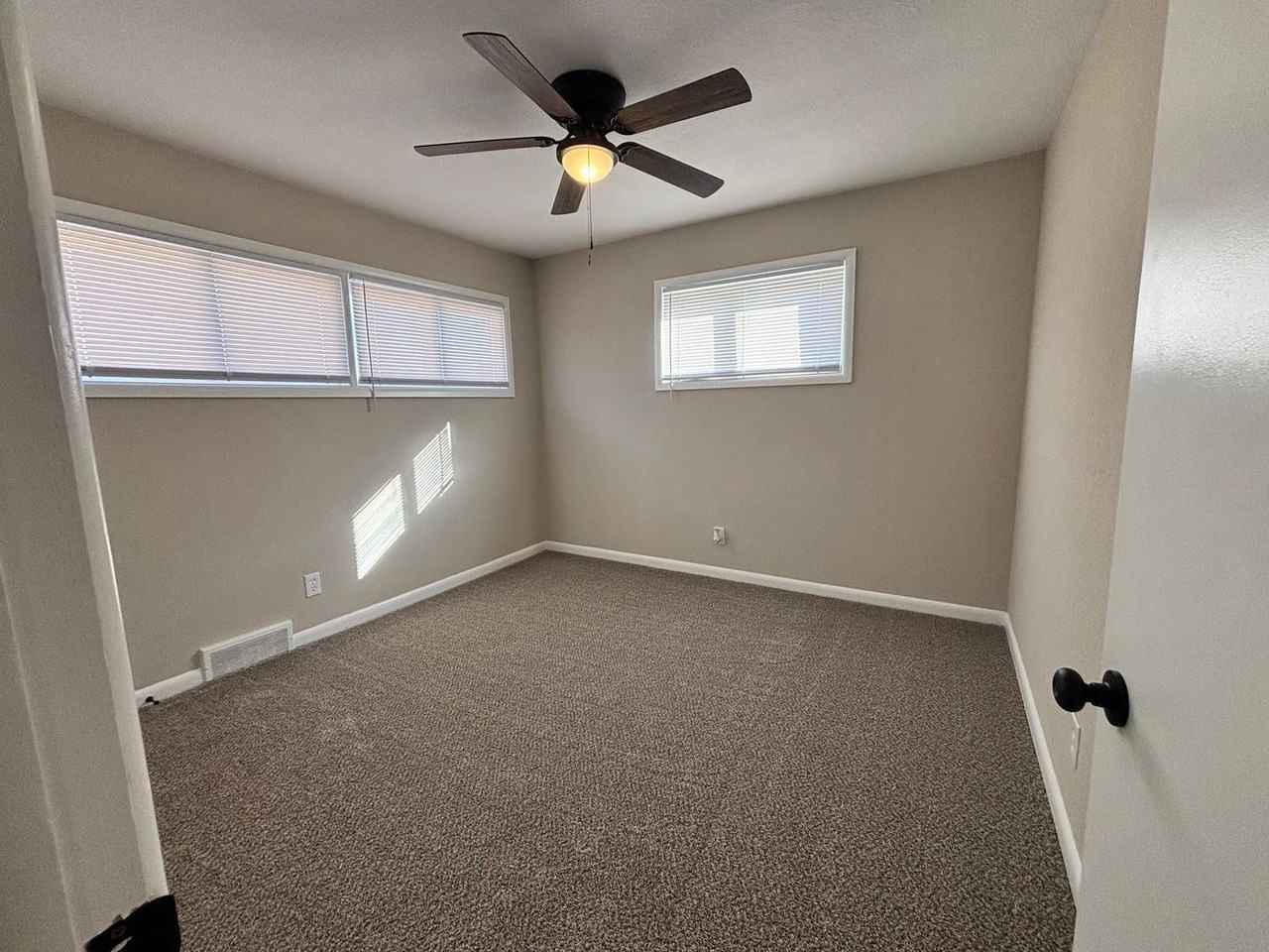 1146 N Georgie Ave - Photo 7 of 13