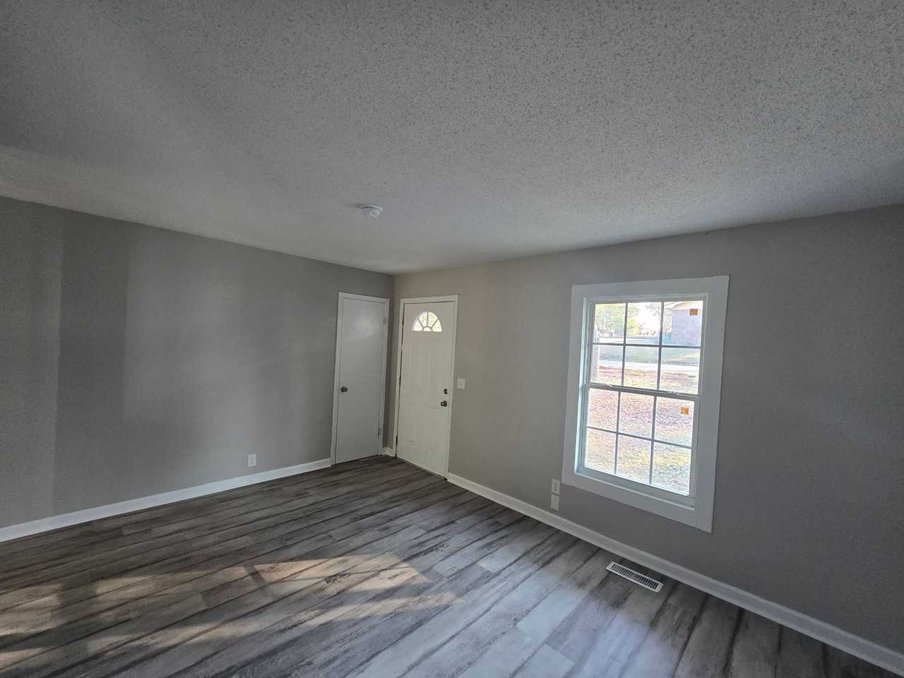 213 Meadowbrook Dr - Photo 3 of 49