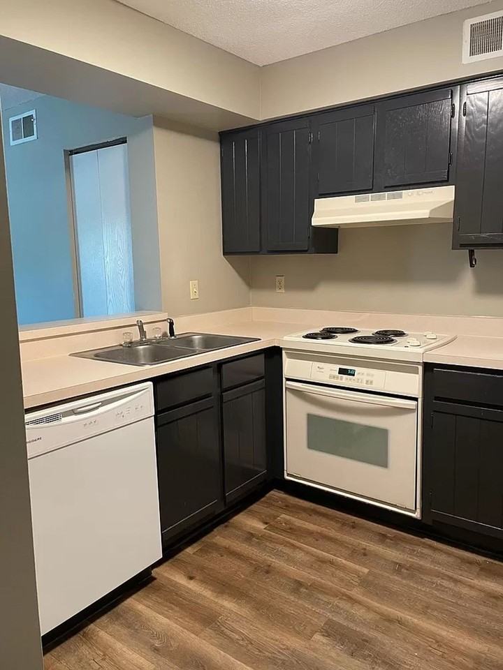 Woodhue Apartments - Photo 2 of 11