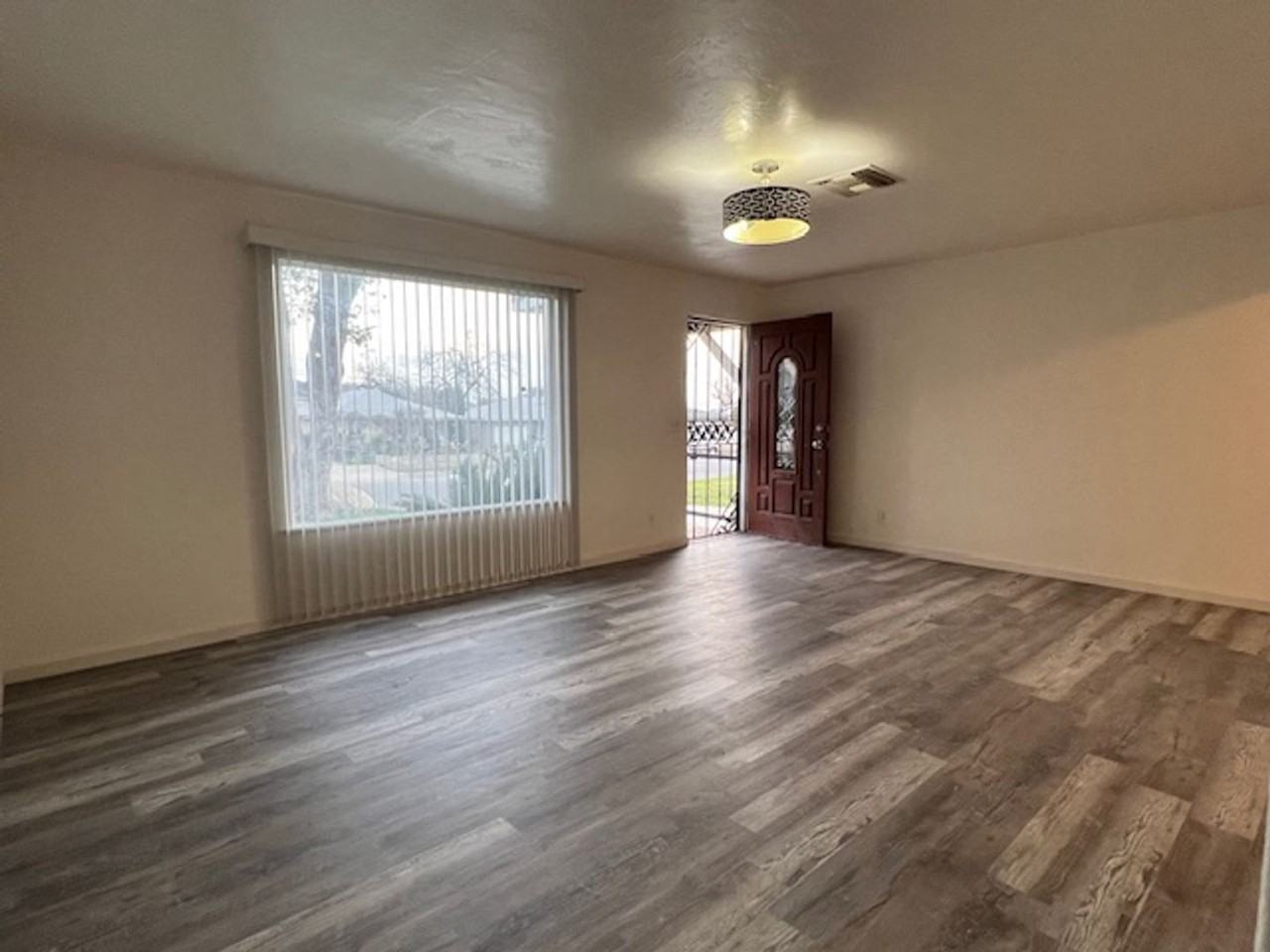 2512 Edwards Ave - Photo 2 of 24