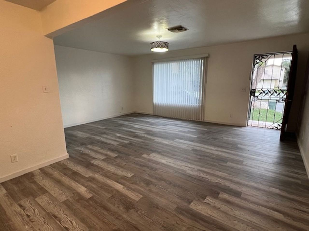 2512 Edwards Ave - Photo 3 of 24