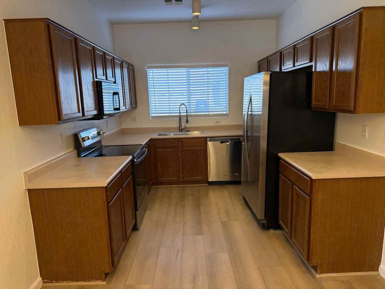 2815 E Harwell Rd - Photo 4 of 15