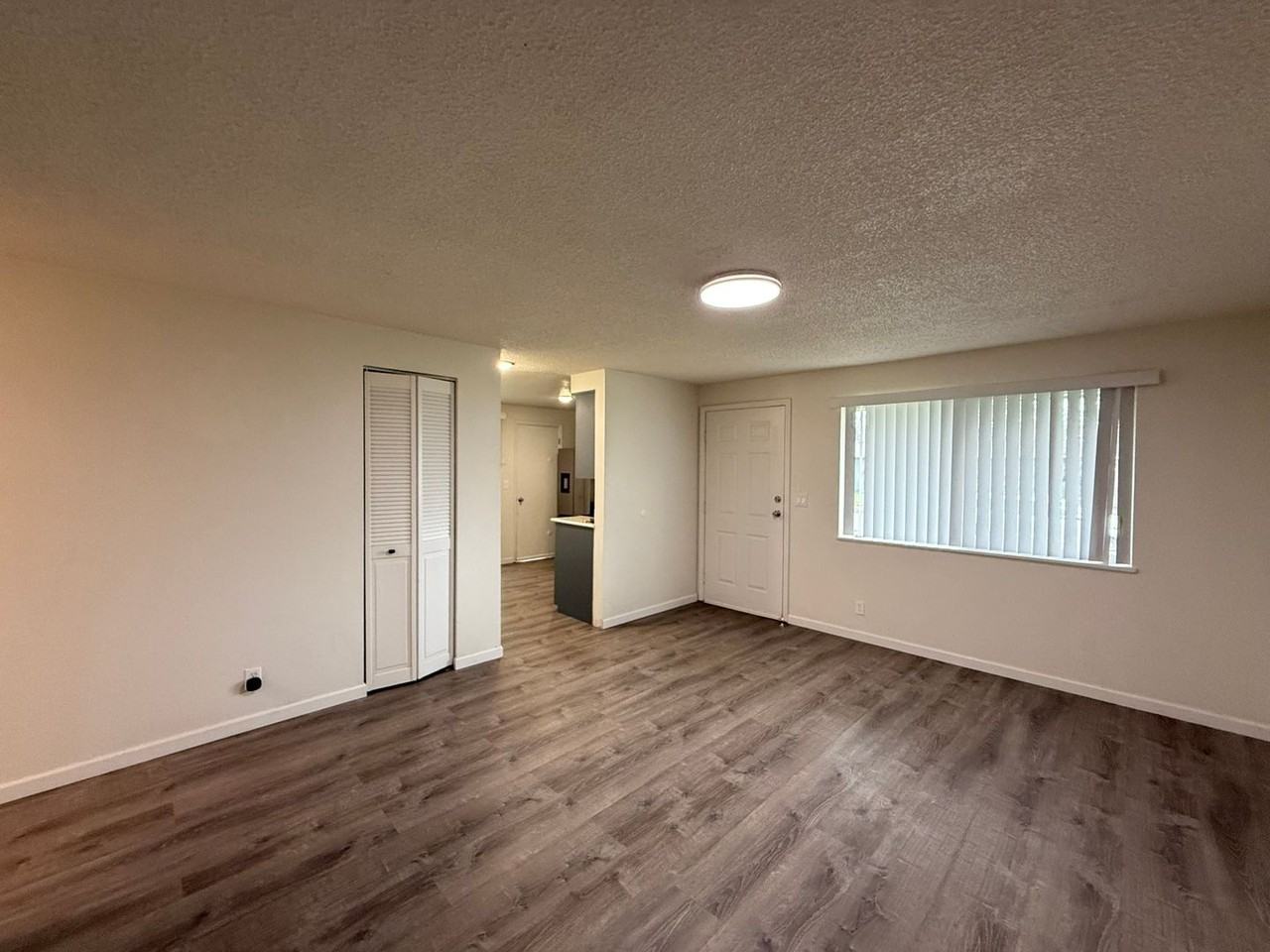 1075 56th Pl - Photo 4 of 21