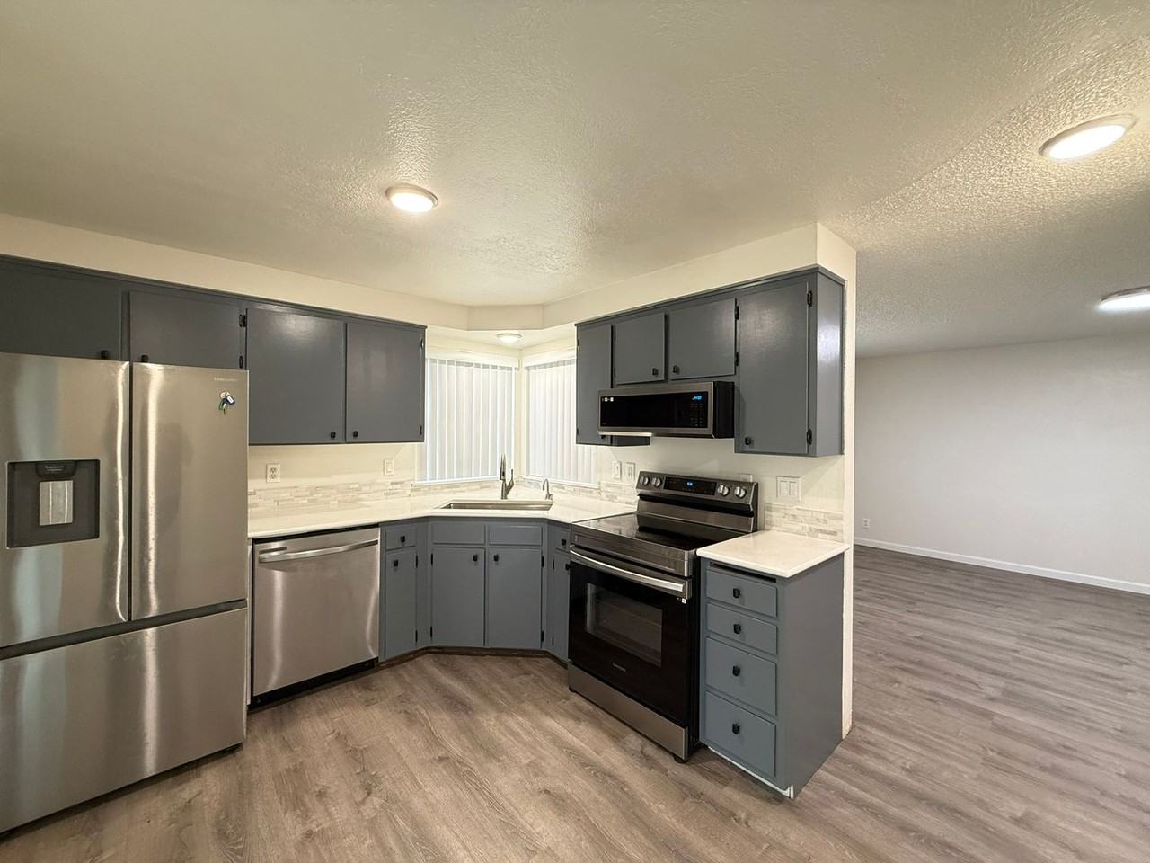 1075 56th Pl - Photo 7 of 21