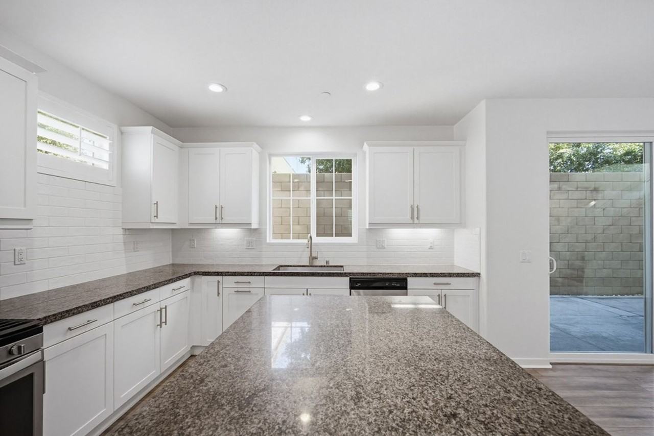 7004 Silverado St - Photo 6 of 40