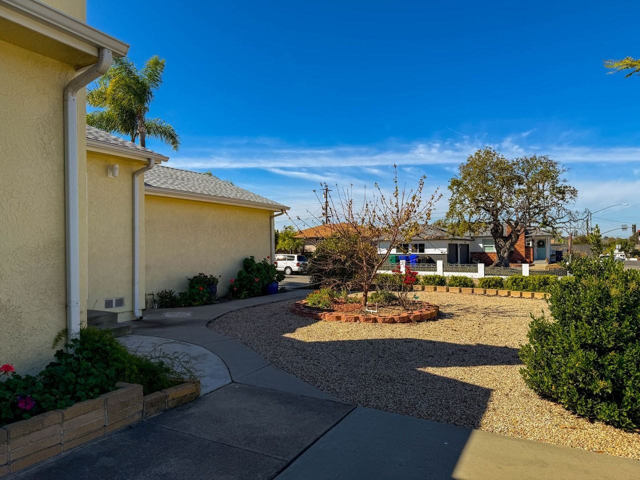 5241 Orcutt Ave - Photo 4 of 12