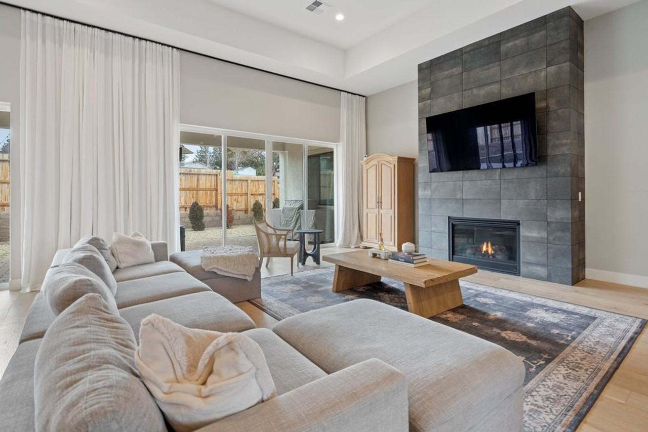 3036 Feathertop Dr - Photo 4 of 25