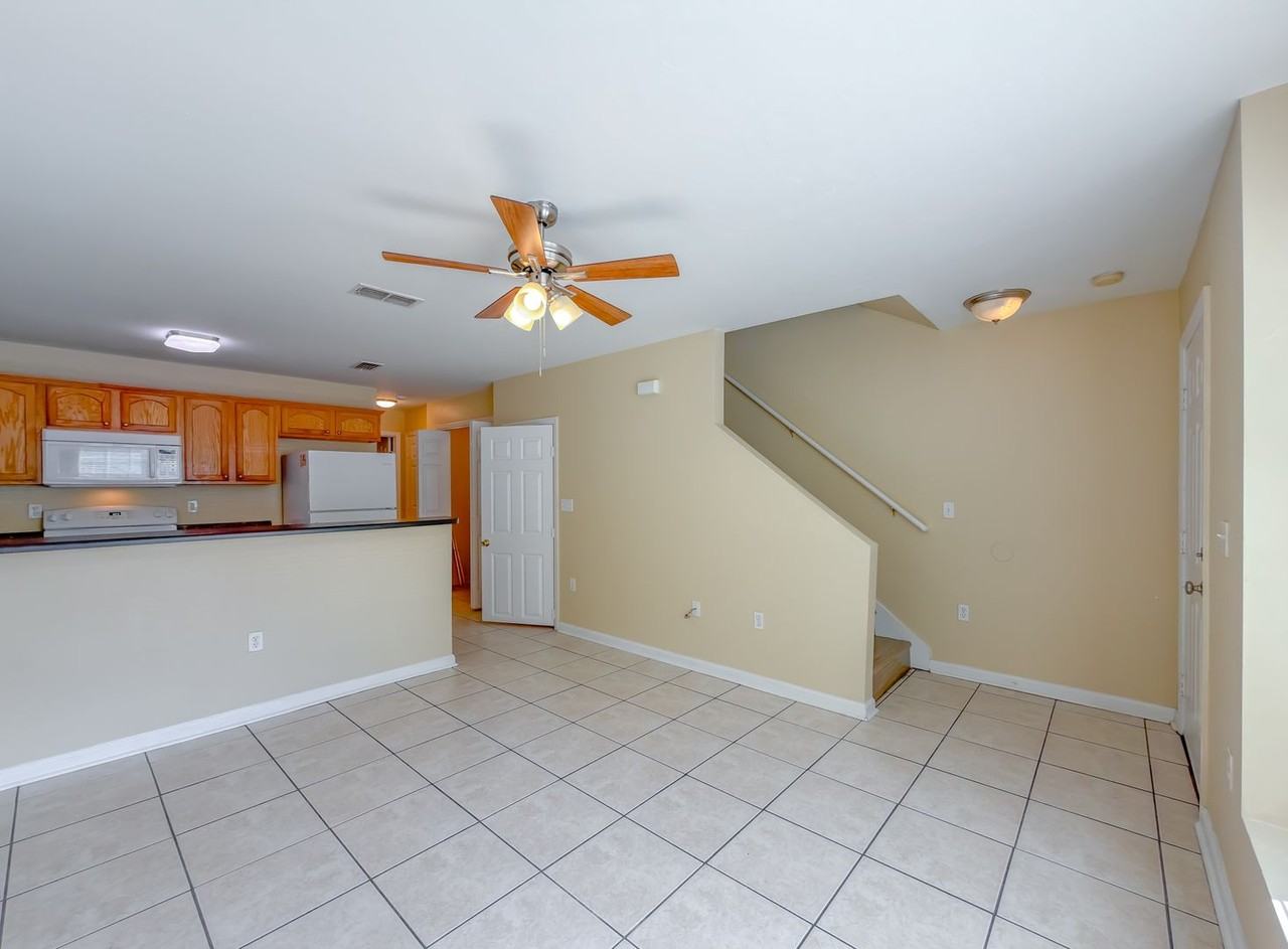 1558 Devoe St - Photo 2 of 34