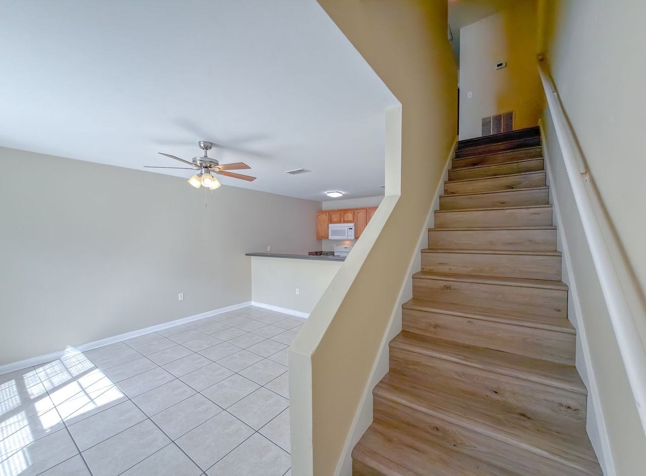1558 Devoe St - Photo 3 of 34