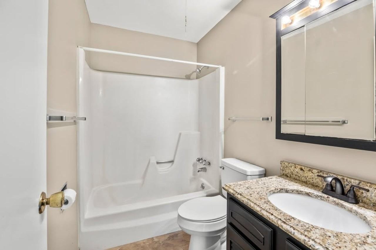 Stratford Arms Apartments - Photo 2 of 12