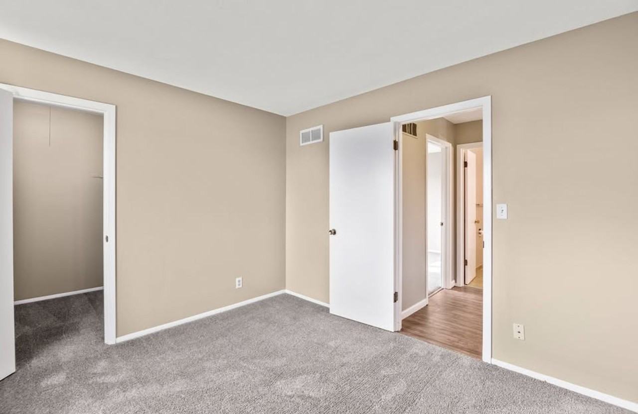 Stratford Arms Apartments - Photo 4 of 12