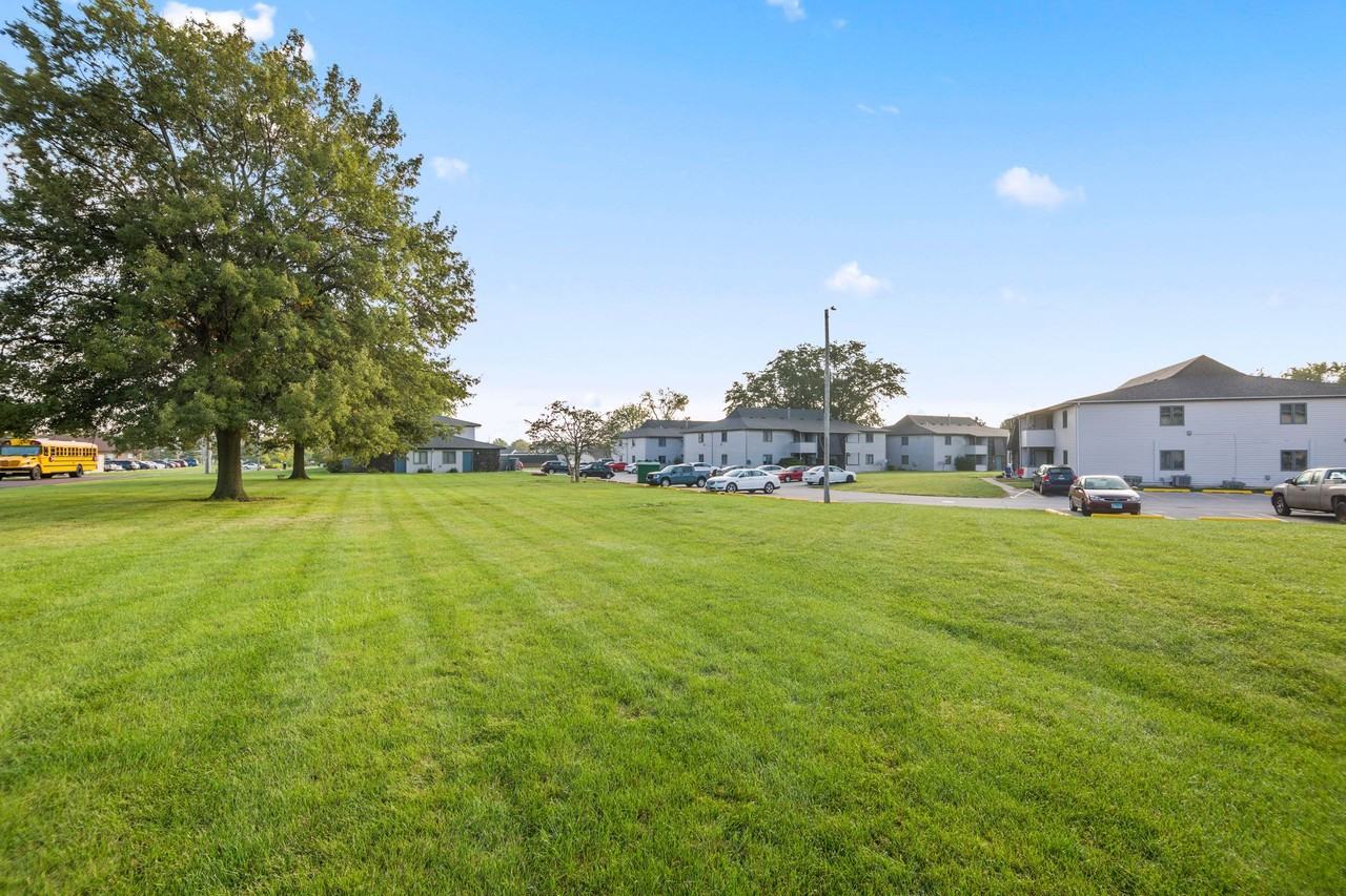 Stratford Arms Apartments - Photo 6 of 12