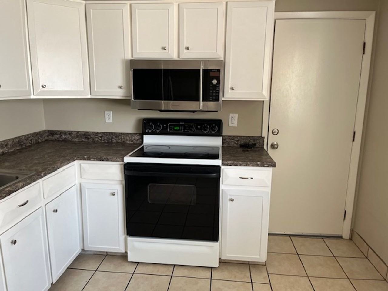 1009 Kane Dr - Photo 6 of 37