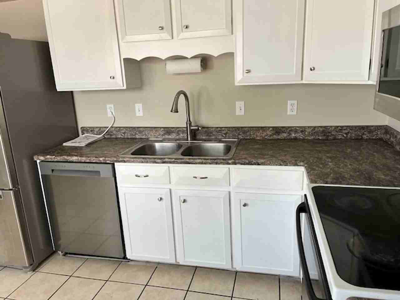 1009 Kane Dr - Photo 6 of 36