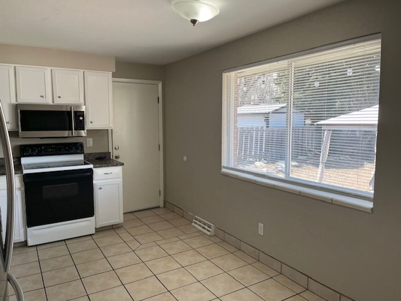 1009 Kane Dr - Photo 7 of 36