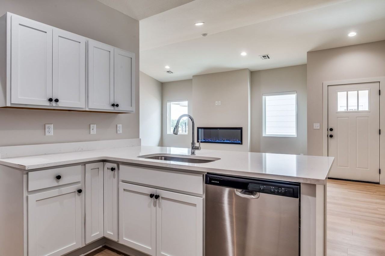 124 N Gowen St - Photo 6 of 21