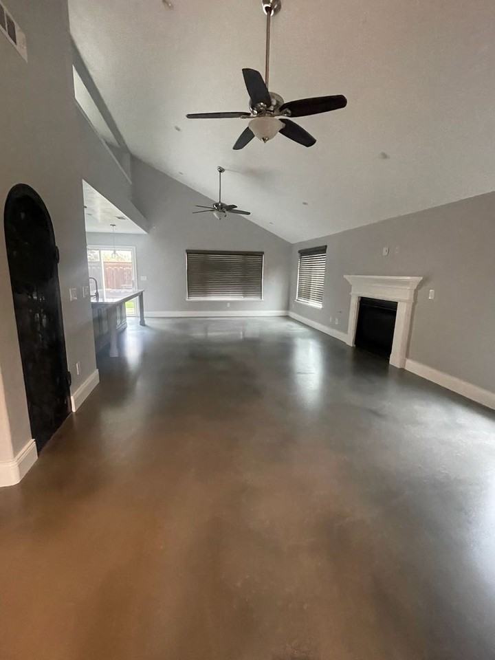 5156 Abbey Dr - Photo 3 of 12