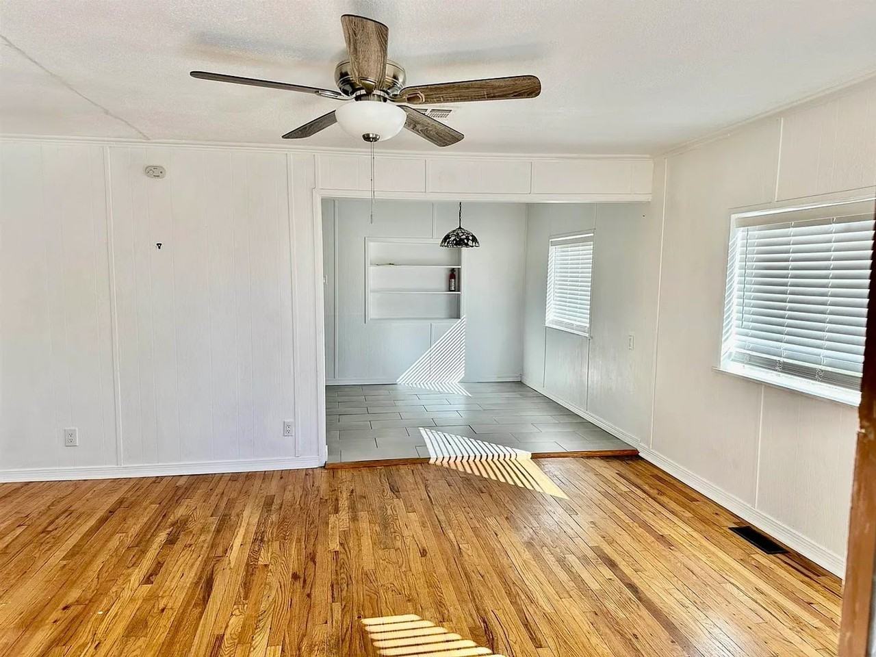 819 15th St - Photo 6 of 37