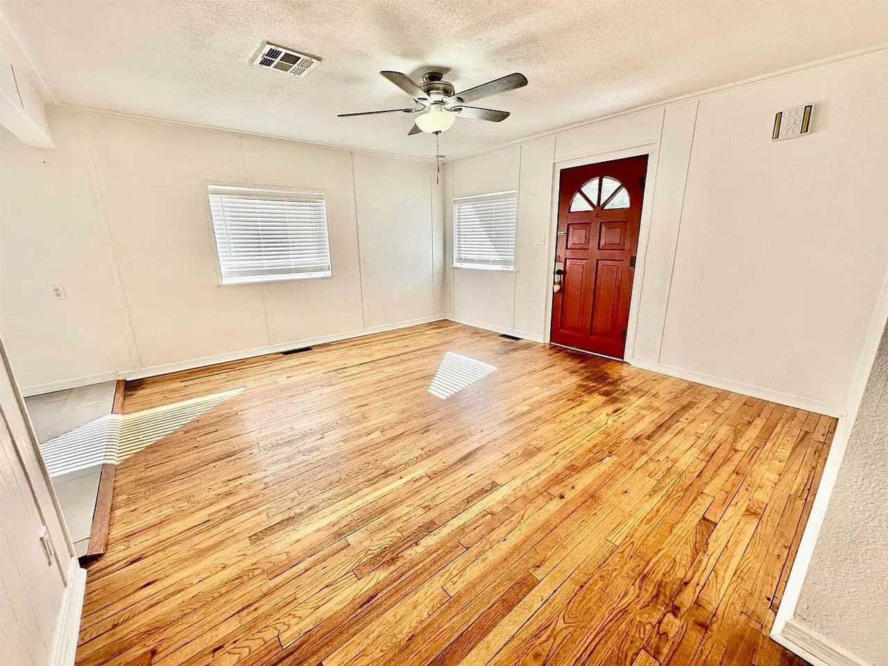 819 15th St - Photo 7 of 37