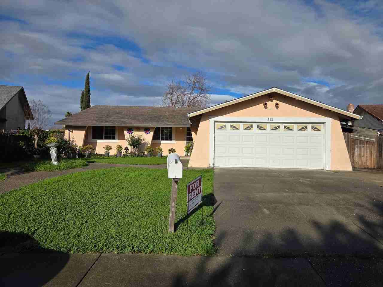 512 Monterey Dr - Photo 2 of 29