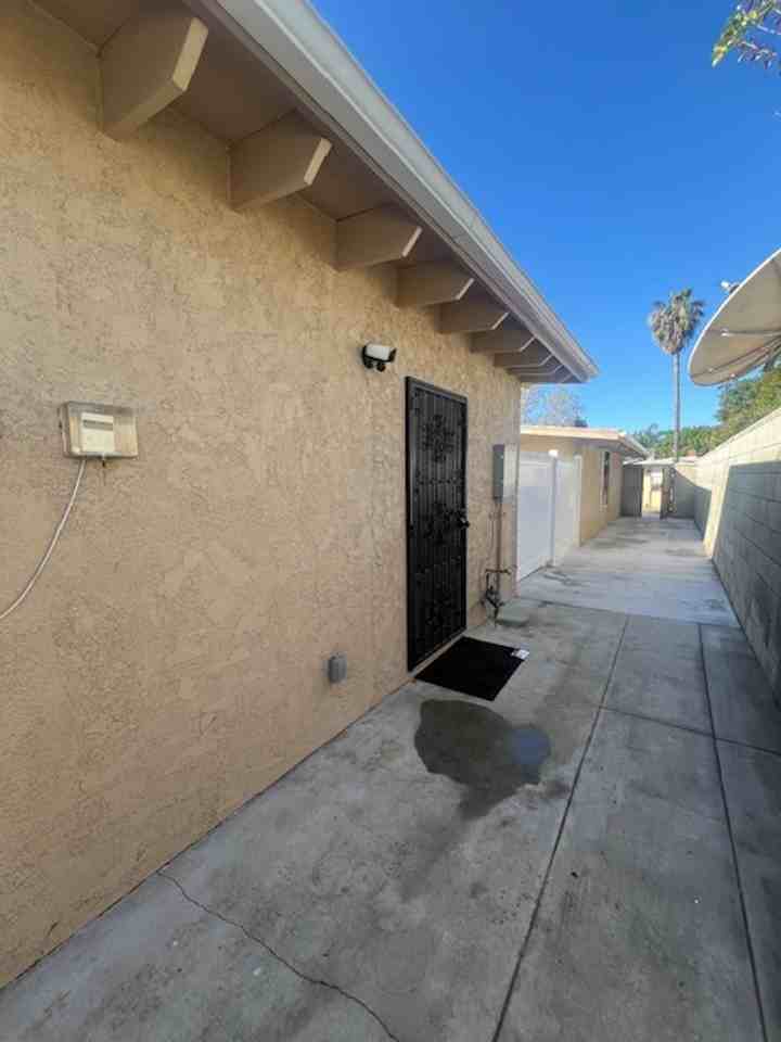 7840 Aura Ave - Photo 2 of 26