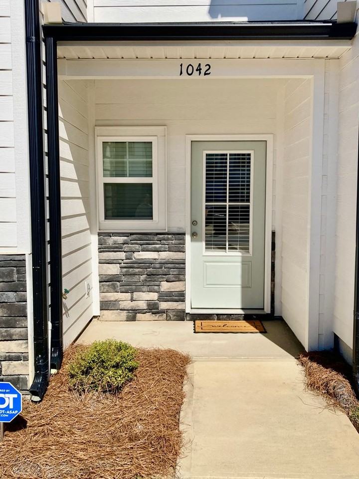 1042 Linsmore Ave - Photo 2 of 26