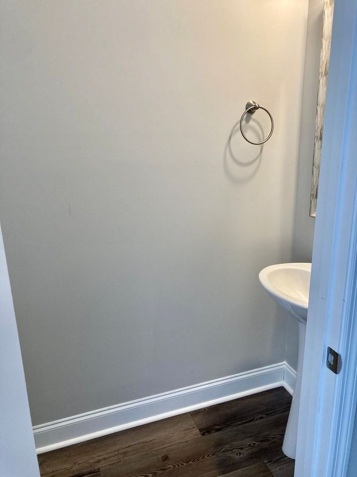 1042 Linsmore Ave - Photo 5 of 26