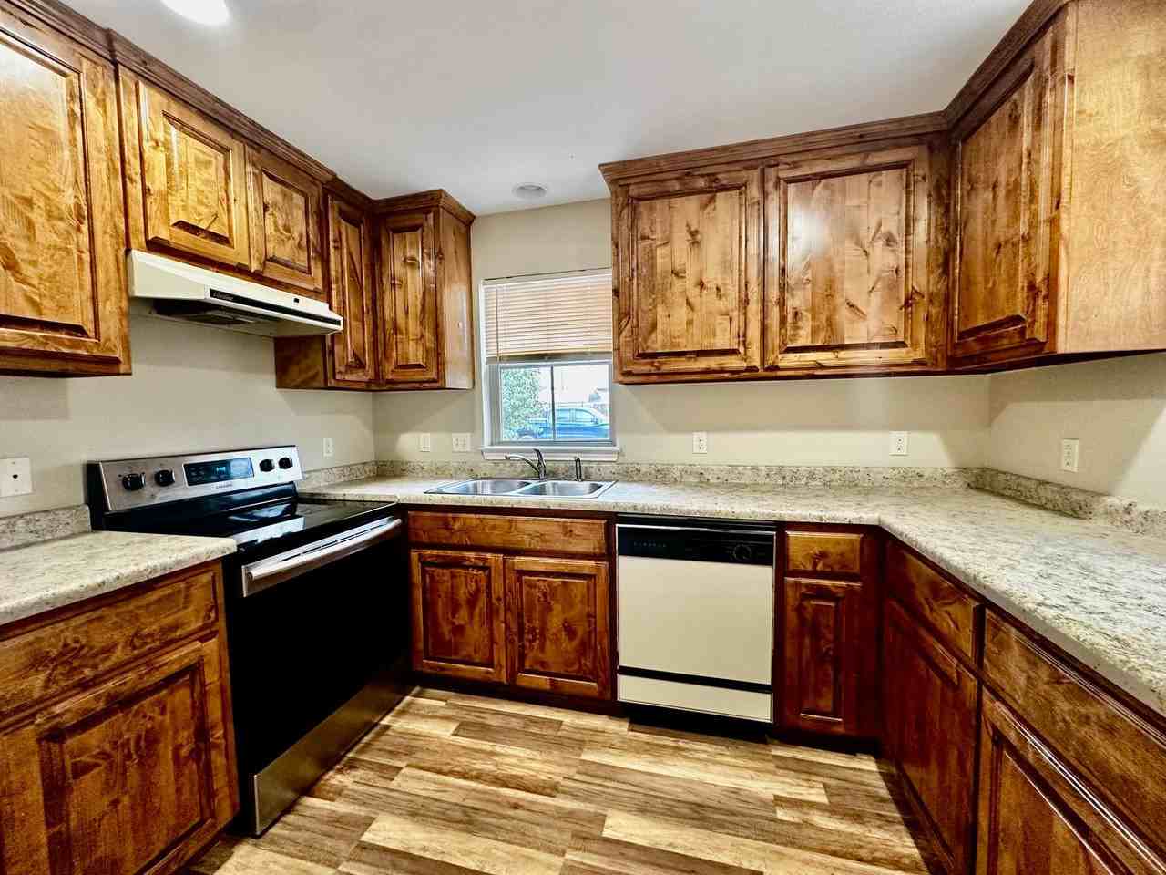 2910 Memorial Blvd - Photo 3 of 10