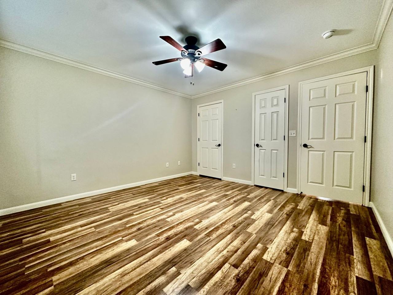 2910 Memorial Blvd - Photo 6 of 10