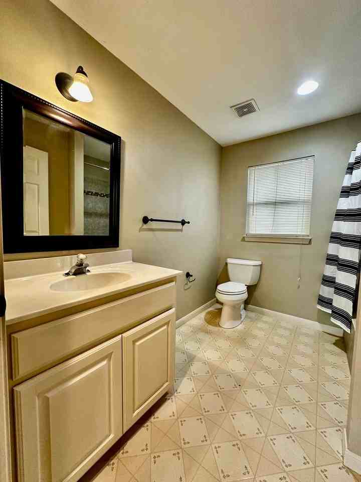 2910 Memorial Blvd - Photo 7 of 10