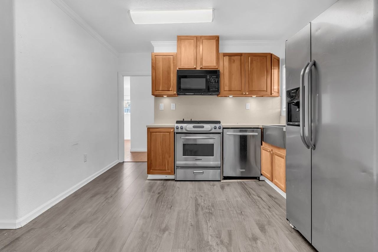 5246 N Gareloch Ave - Photo 4 of 15