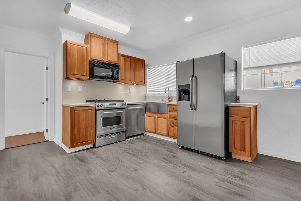 5246 N Gareloch Ave - Photo 5 of 15