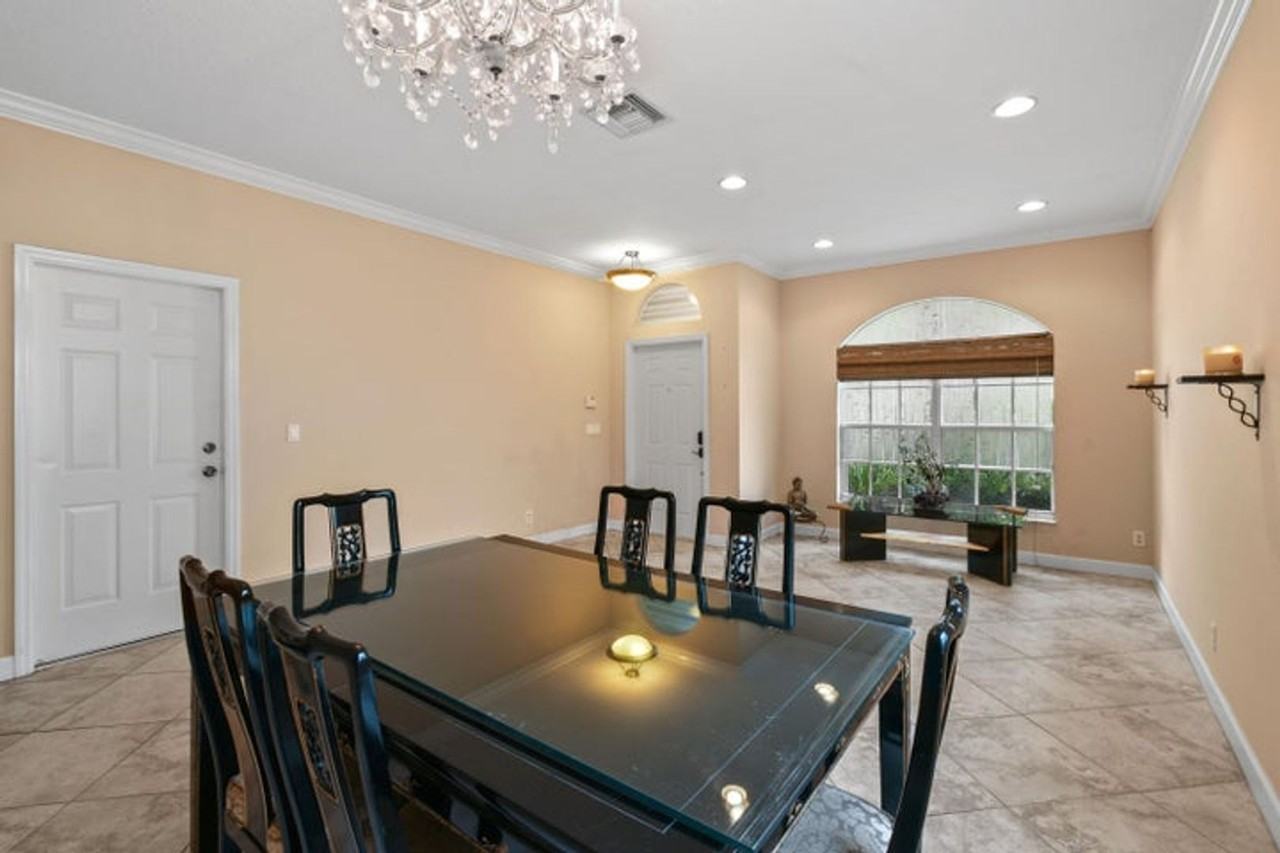 4576 Thornwood Cir - Photo 5 of 50