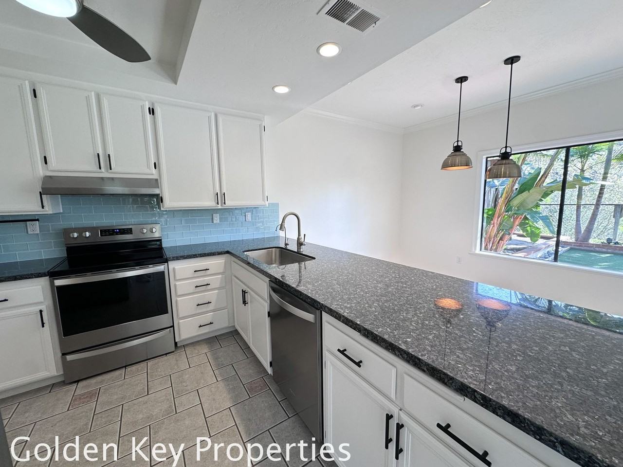 2977 Glenbrook St - Photo 6 of 22