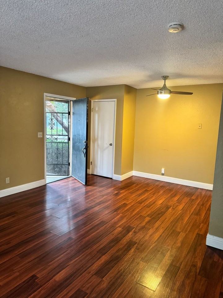 4814 E Rialto Ave #106 - Photo 6 of 27