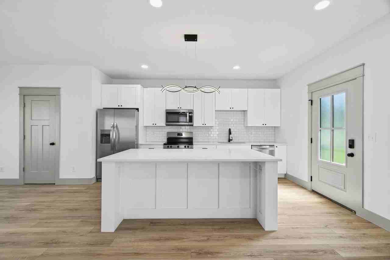 422 E Cottage Grove - Photo 4 of 20