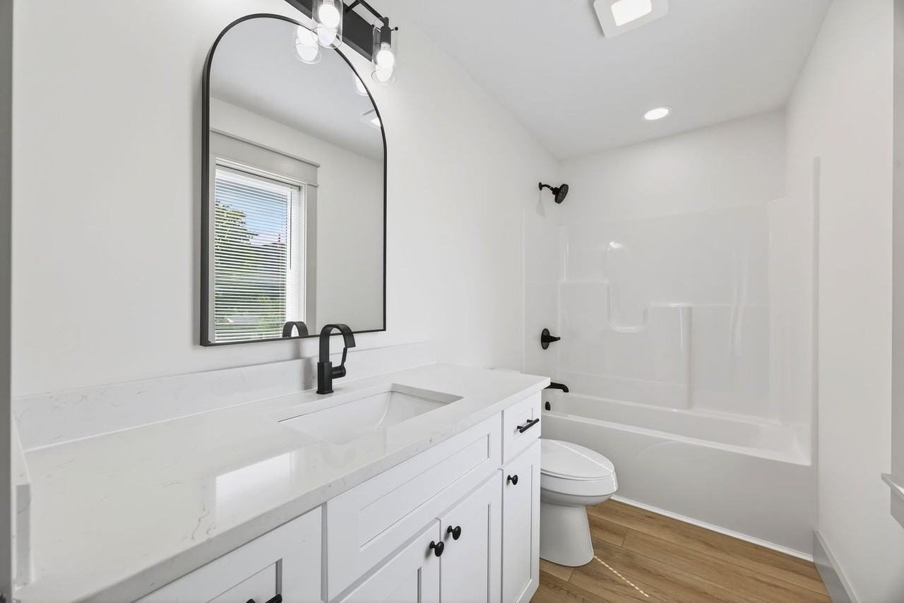 422 E Cottage Grove - Photo 5 of 20