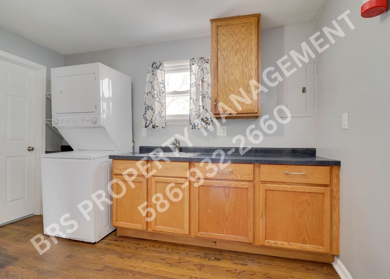 1621 E 11 Mile Rd - Photo 4 of 17