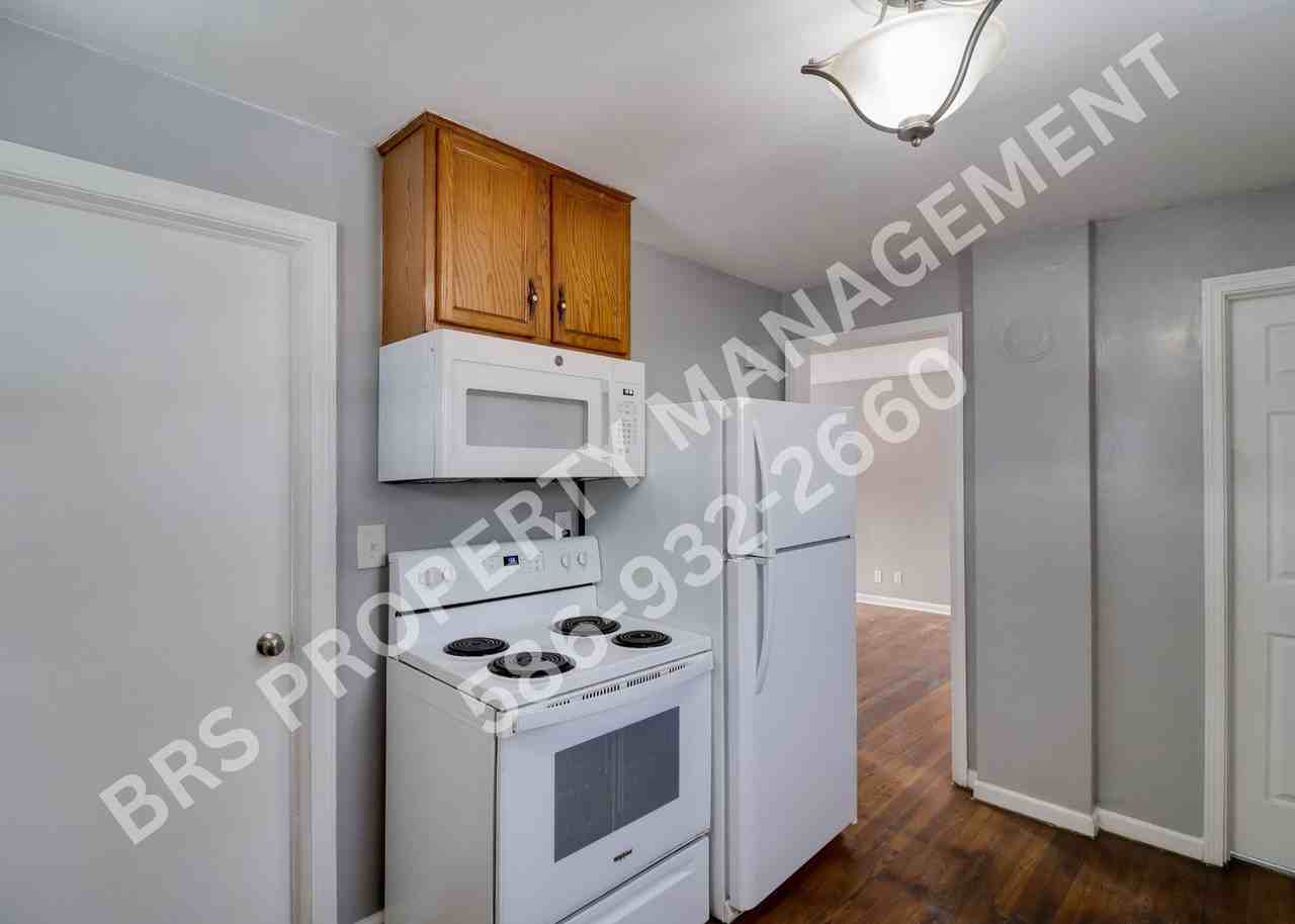 1621 E 11 Mile Rd - Photo 5 of 17