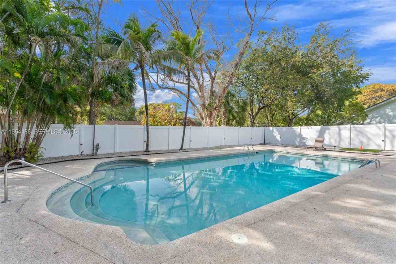 501 Nw 78th Way - Photo 3 of 16