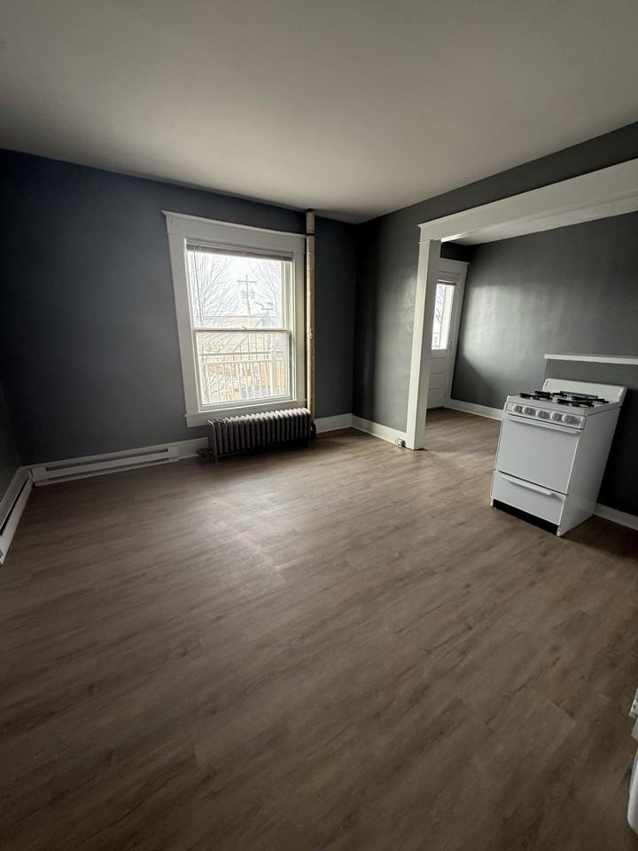 316 S Monroe St - Photo 2 of 5