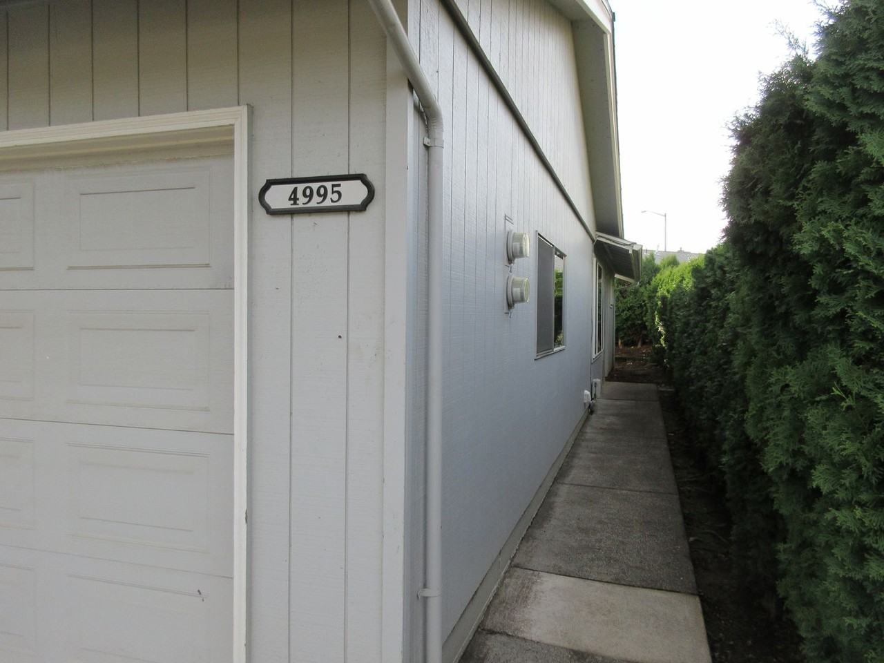 4995 Nadine Dr Se - Photo 3 of 22