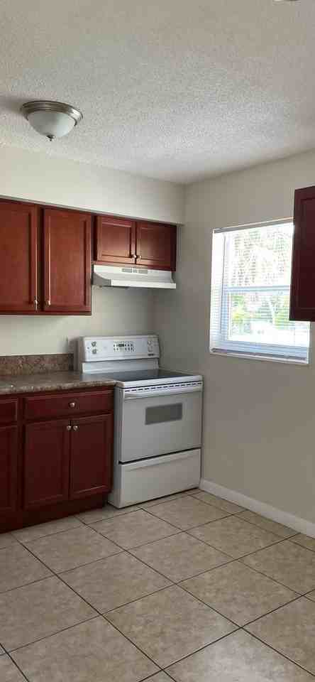 1340 Sunset Rd - Photo 3 of 13