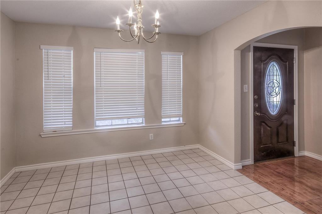 19223 Twin Buttes Dr - Photo 2 of 12