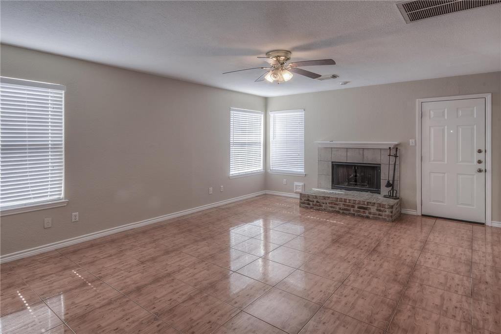 19223 Twin Buttes Dr - Photo 3 of 12