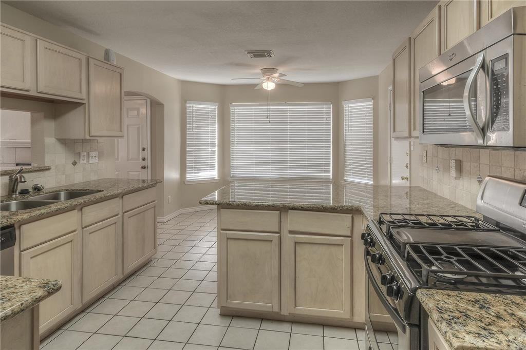 19223 Twin Buttes Dr - Photo 6 of 12