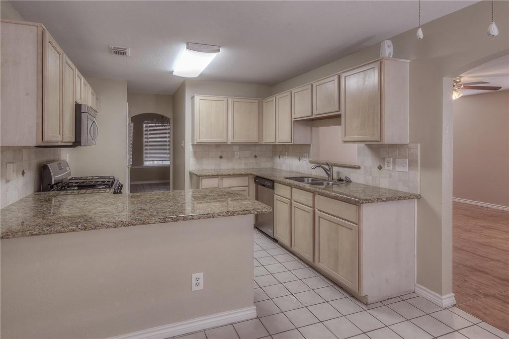 19223 Twin Buttes Dr - Photo 7 of 12