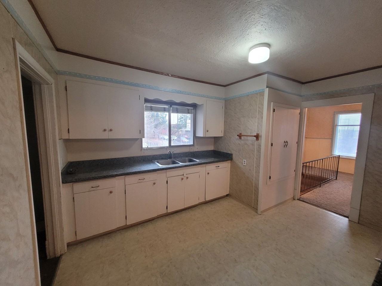 604 E Hartson Ave - Photo 7 of 20