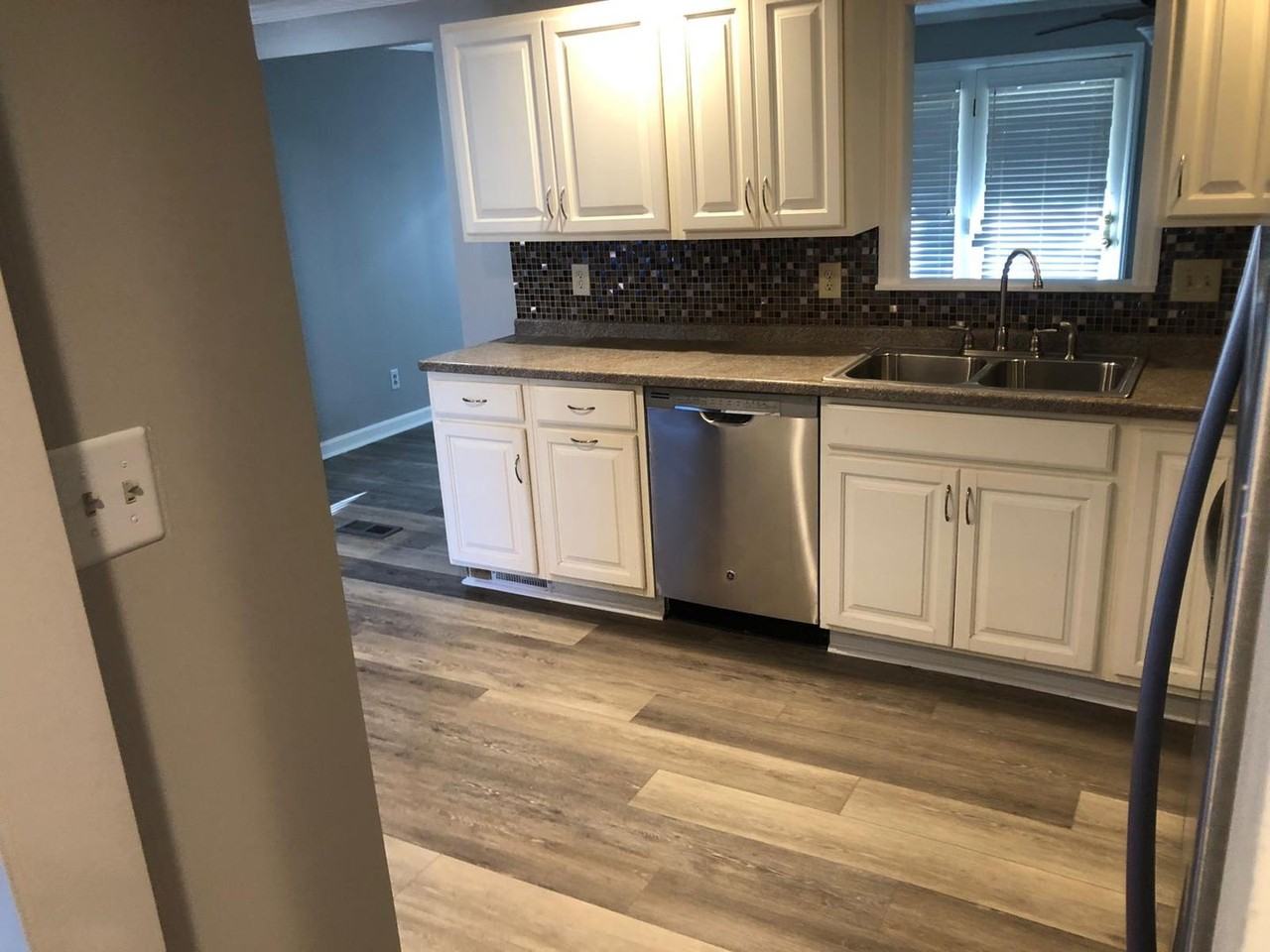 306 Gerrie Dr - Photo 2 of 12